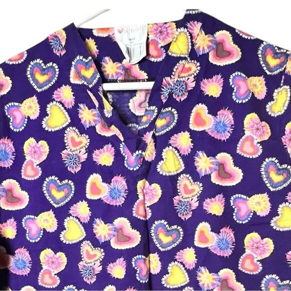 All Heart Colorful Tie Fye Print Heart and Flower Print Scrub Top Sz M - Picture 2 of 5